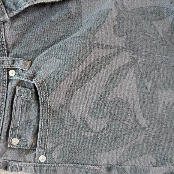 Gap * Flower patterned denim legging NWOT - Picture 3 of 4